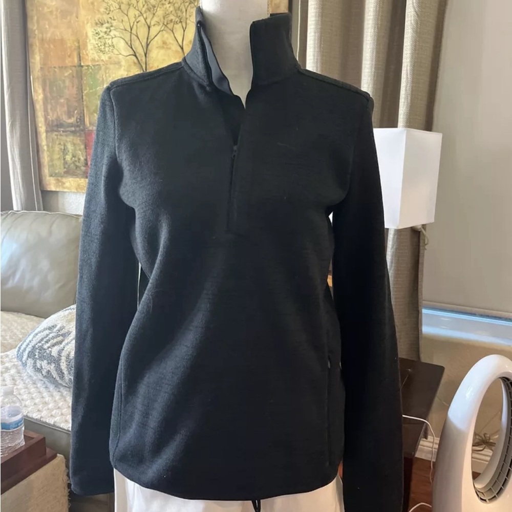 Under armor pullover sweater new, never worn